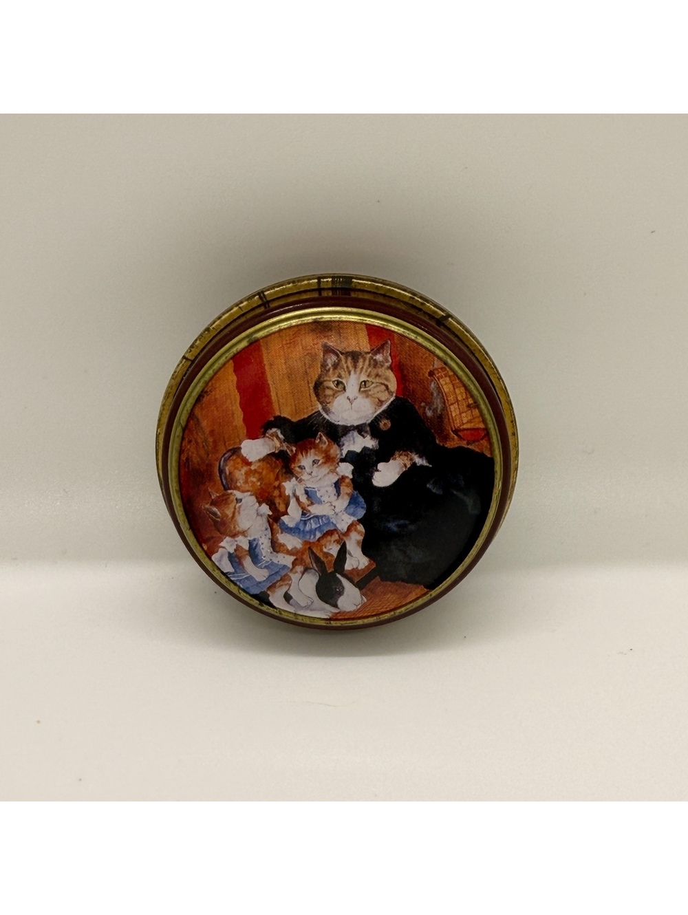 VTG Bentley's of London The Cat's Gallery Tin Susan Herbert